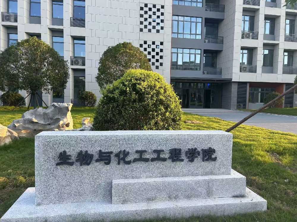 元宝区扬州职业大学体育场高杆灯项目